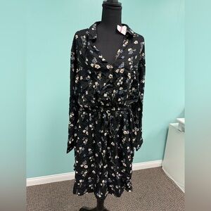 Angie v-neck long sleeve dress in black size 3x.
